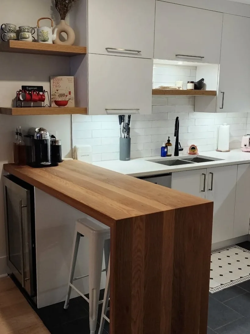 Comptoir en bois sur mesure dans une cuisine